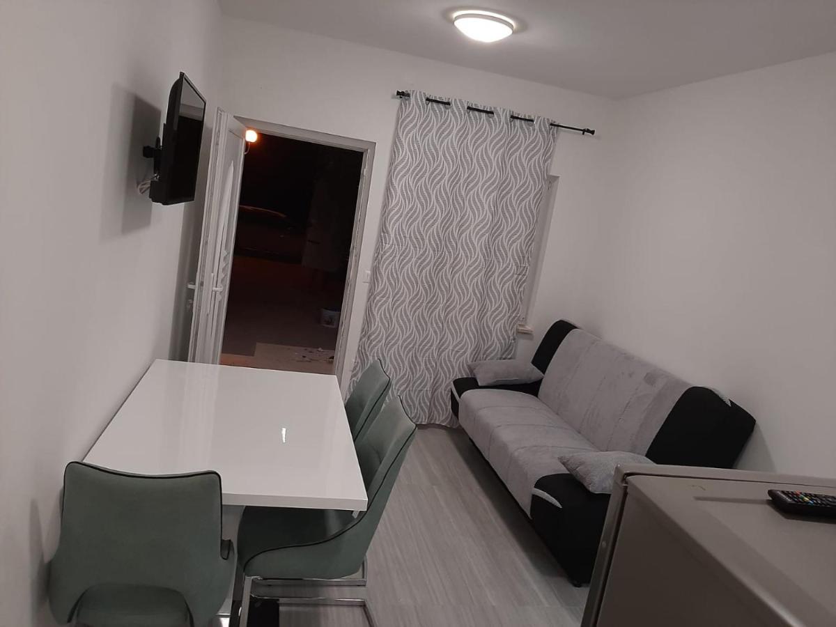 Apartmani Benjamin Бибине Екстериор снимка